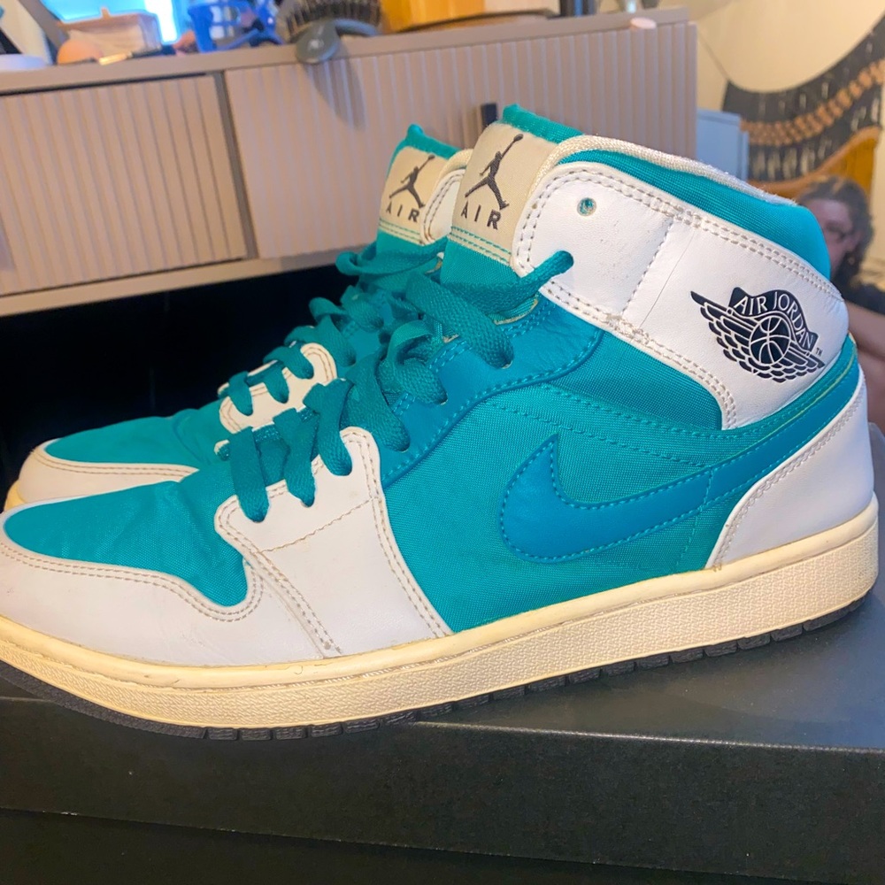 Air Jordan 1 Mid “Lush Teal” Sneakers